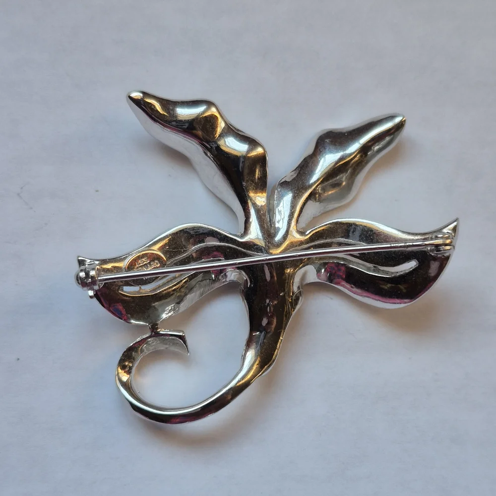 Vintage Les Bernard silver tone flower brooch